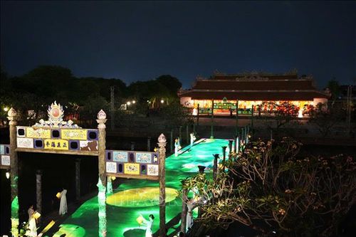 Du khách ấn tượng với đêm 'Hoàng cung huyền ảo' trong Đại Nội Huế