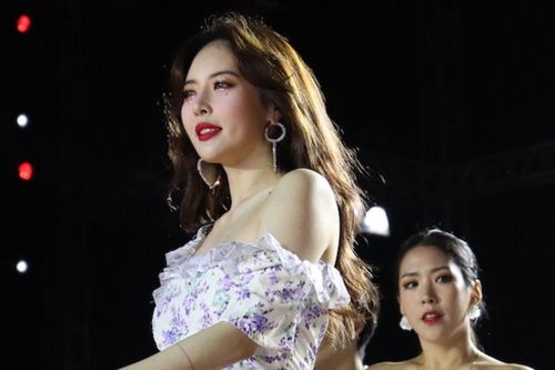 Nữ ca sĩ HyunA xuất hiện với diện mạo khác lạ