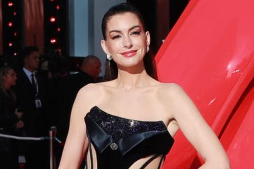 Anne Hathaway diện váy tuxedo cách tân