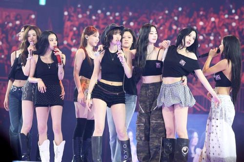 TWICE viết lại lịch sử K-pop với tour Bắc Mỹ 'khủng' nhất của nhóm nhạc nữ