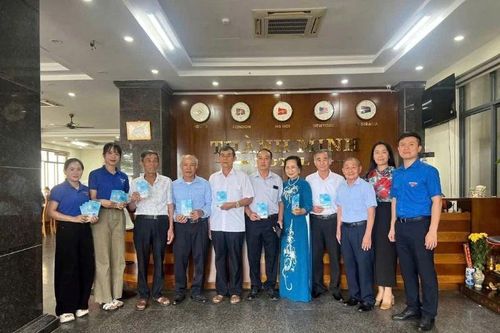 Sầm Sơn 'bất ngờ' trao 700 giấy mời đặc biệt cho du khách lưu trú tại các khách sạn