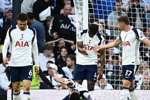Nottingham Forest chạm mốc 39 điểm an toàn: Tottenham đối diện thảm họa xuống hạng