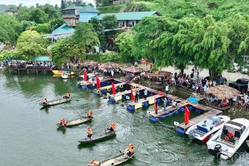 Đua thuyền nan - Môn thể thao đặc sắc vùng hồ Thác Bà