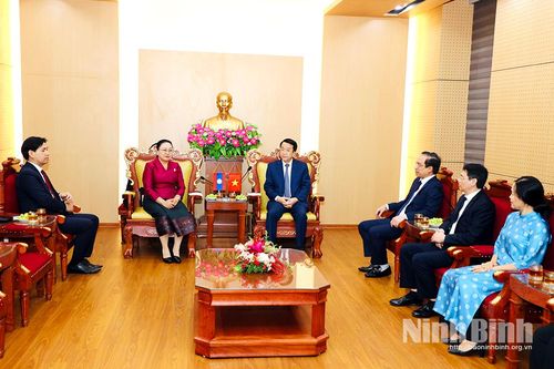 Đồng chí Chủ tịch UBND tỉnh Nguyễn Thanh Bình tiếp Đại sứ đặc mệnh toàn quyền nước CHDCND Lào tại Việt Nam và Đoàn đại biểu tỉnh U-Đôm-Xay