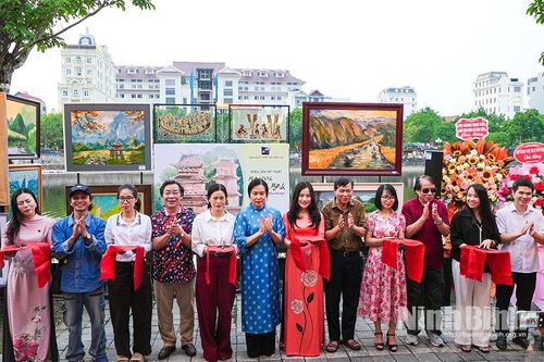 Khai mạc Triển lãm mỹ thuật với chủ đề 'Phong cảnh Ninh Bình'