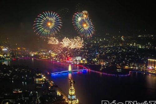 Rực rỡ 'hoa trời' dịp Giỗ Tổ