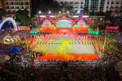 Phú Thọ: Rực rỡ sắc màu lễ hội văn hóa dân gian đường phố 'Thanh âm nguồn cội'