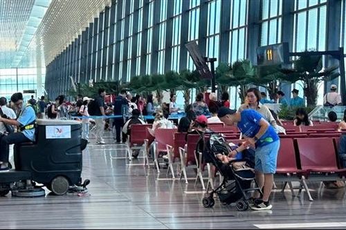 Ga hành khách sân bay Tân Sơn Nhất thông thoáng trong ngày đầu nghỉ lễ