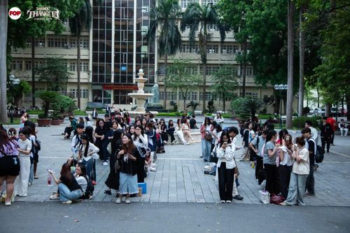 Sinh viên trường Báo 'cháy' hết mình tại đêm nhạc Dạ Khúc Tháng Tư 2026 - LIMINAL