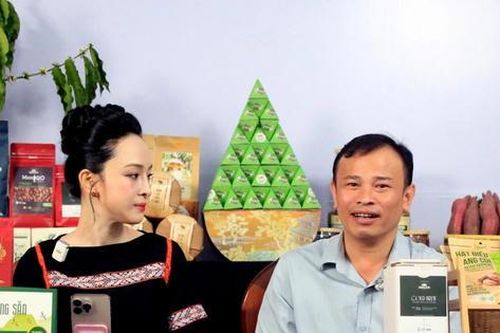 Phó giám đốc sở livestream bán hàng, chốt 1.000 đơn sau 2 giờ