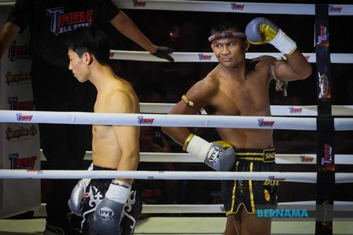 Thánh Muay Buakaw tái xuất ở tuổi 44, đánh bại cao thủ Trung Quốc