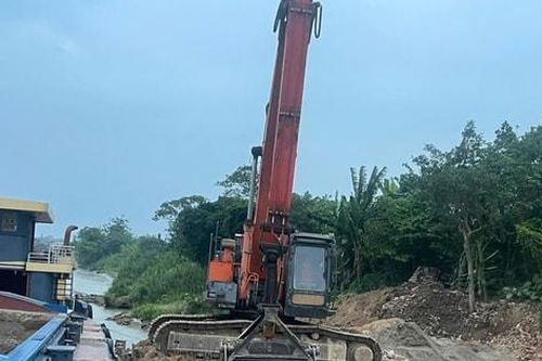 Xử phạt 6 cá nhân khai thác cát trái phép trên sông Hồng