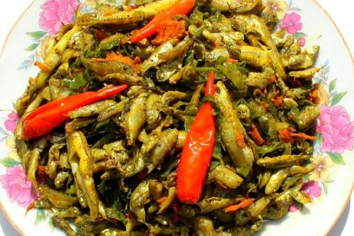 Món 'cứu đói''mùa lũ trở thành đặc sản đắt đỏ với giá lên tới 300.000–400.000 đồng/kg, nhiều người truy lùng