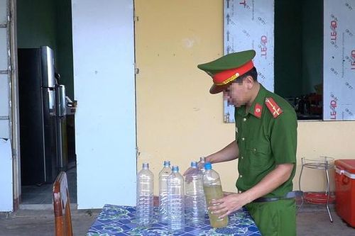 Ngăn chặn trào lưu sử dụng nước 'nậm thoong' của thanh niên xã biên giới Quảng Trị
