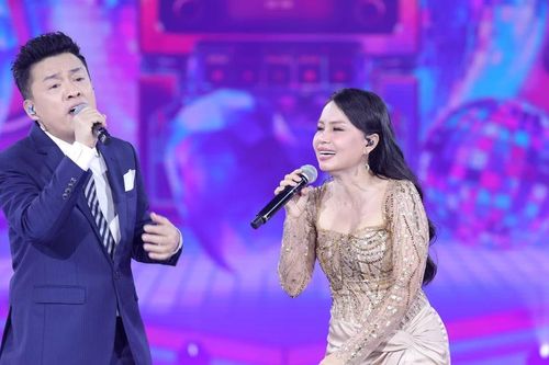 Ngập tràn cảm xúc trên 'chuyến tàu' của đêm nhạc 'Vé về thanh xuân'
