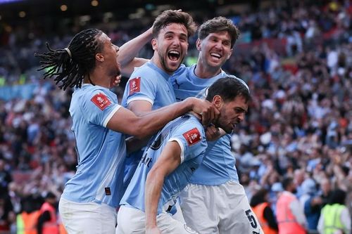 Ngược dòng ngoạn mục, Man City sáng cửa giành cú ăn ba
