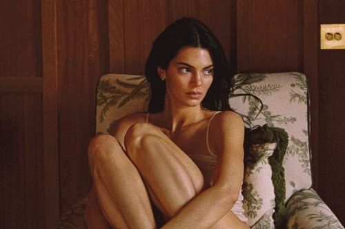 Kendall Jenner do dự khi yêu chàng trai cao 1,96 m