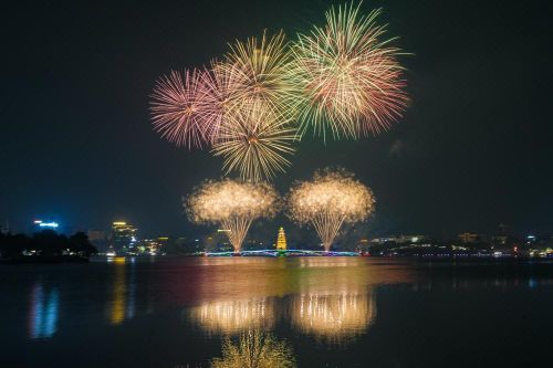 Pháo hoa rực sáng Đất Tổ chào mừng Giỗ Tổ Hùng Vương