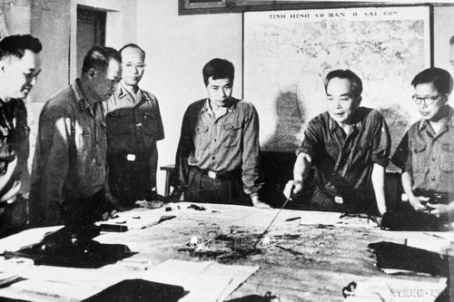 Mở màn Chiến dịch Hồ Chí Minh lịch sử