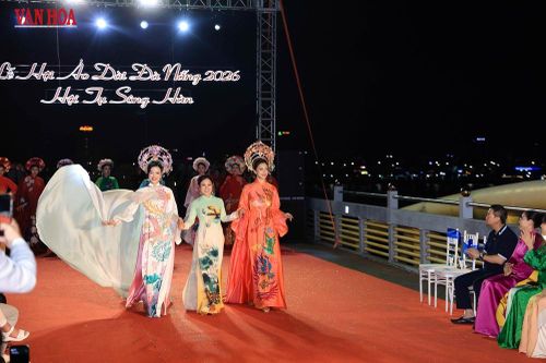 Khép lại Lễ hội Áo dài Đà Nẵng 2026 bằng 'bản hòa ca' trên sông Hàn