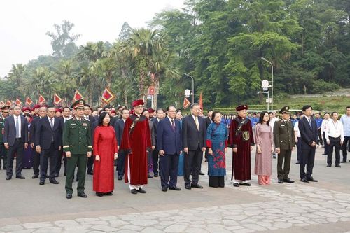 Tổng Bí thư, Chủ tịch nước Tô Lâm dâng hương tưởng niệm các Vua Hùng