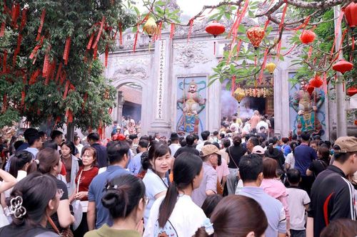 Phú Thọ: Biển người dâng hương Giỗ Tổ Hùng Vương