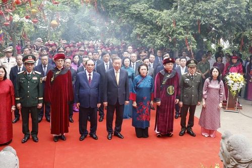 [Ảnh] Tổng Bí thư, Chủ tịch nước Tô Lâm dâng hương tưởng niệm các vua Hùng