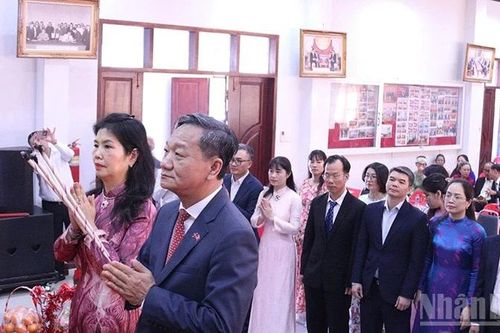 Trang trọng Lễ Giỗ Tổ Hùng Vương tại Lào
