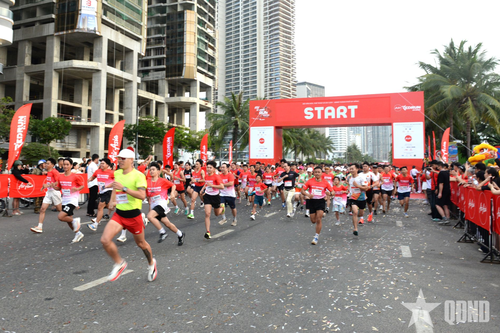 Gần 8.000 vận động viên tham gia Giải chạy 'AirAsia RedRun Đà Nẵng 2026 - Quán quân 21'