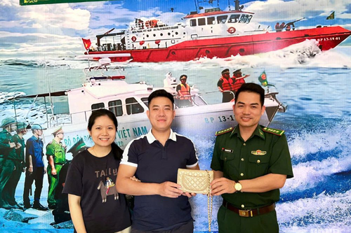 Hành động đẹp của chiến sĩ Biên phòng tại Festival du lịch Cửa Lò 2026