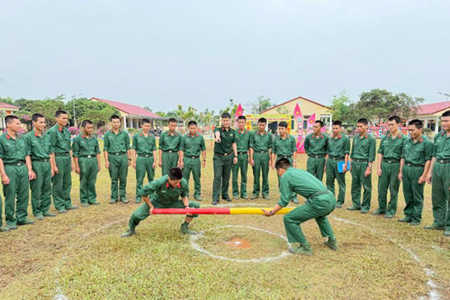 Sôi nổi hoạt động vui chơi ngày lễ ở Quân khu 4