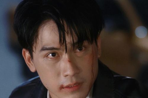 'Nam thần màn ảnh' Võ Điền Gia Huy tiết lộ thực hiện cảnh hành động trong 14 giờ đến nỗi gần như 'tắt nguồn'