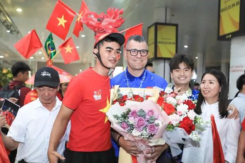 Những nhà vô địch U17 Đông Nam Á về nước