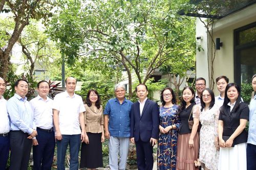 Bộ trưởng Bộ Tư pháp Hoàng Thanh Tùng thăm các nguyên lãnh đạo ngành