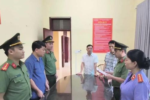 Lừa lấy tiền nhập học của sinh viên tại chức, khi tốt nghiệp còn giao bằng giả