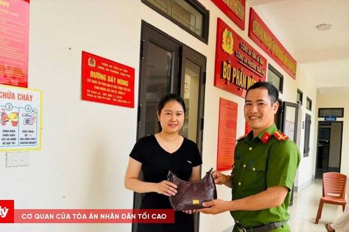 Chủ quán cà phê trả lại ví tiền chứa hàng chục triệu đồng cho người đánh rơi