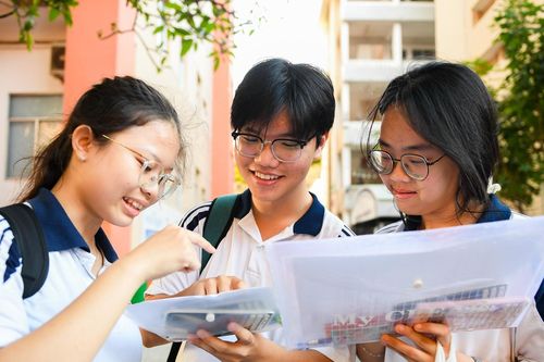 Gần 110.000 thí sinh thi lại đánh giá năng lực
