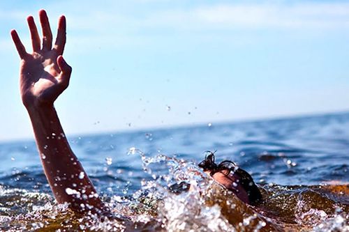 Đi tắm suối gần nhà, 2 cháu bé tử vong