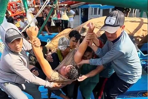 Xuống hầm tàu cá làm việc, 2 người rơi vào tình trạng nghiêm trọng nghi ngạt khí