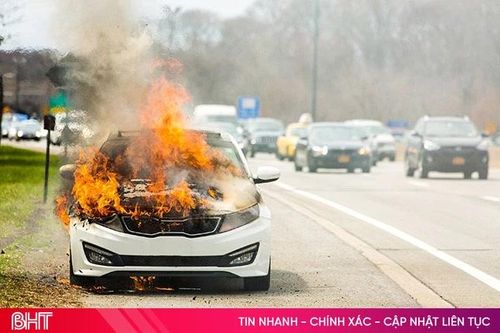 Giải pháp chiến thuật trong chữa cháy xe ô tô điện