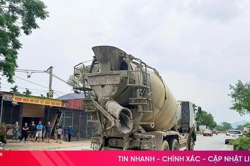 Va chạm với xe bồn, người phụ nữ đi xe máy tử vong