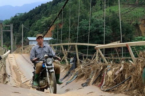 Sớm xây dựng cầu mới thay thế cầu treo Khe Hóp đã hư hỏng nặng