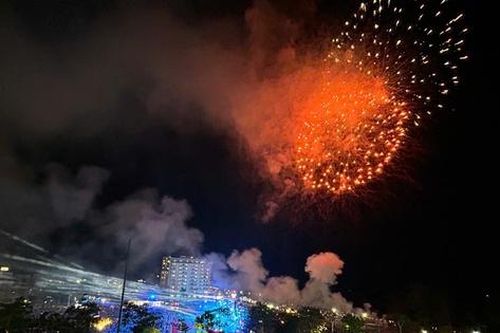 Màn pháo hoa đẹp mắt tại lễ hội khai trương du lịch biển Sầm Sơn 2026