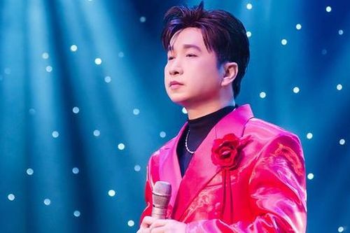 Nam ca sĩ tự nhận mình trưởng thành hơn sau 25 năm làm nghề, tiết lộ hôn nhân với vợ trẻ kém 12 tuổi