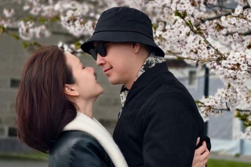 Hương Giang tình tứ bên 'nửa kia' tại Nhật Bản