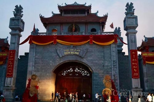 Hàng vạn người về dự lễ Giỗ Tổ Hùng Vương