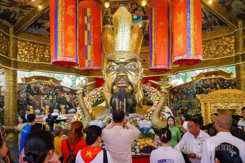 TP. Hồ Chí Minh: Dòng người đổ về khu vui chơi dịp lễ Giỗ Tổ Hùng Vương