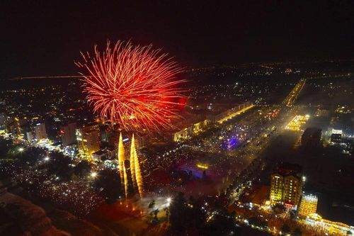 Không khí chơi lễ rộn ràng tại các thủ phủ du lịch 'hot' nhất từ Nam chí Bắc