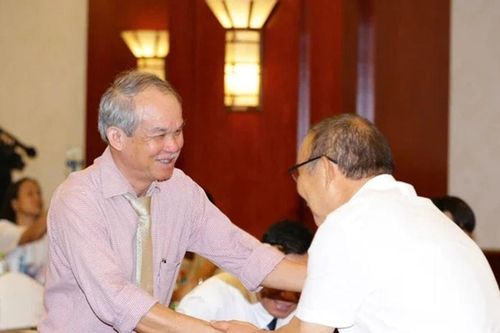 Bầu Đức và tâm huyết hai thập kỷ: Vì sao xem giải trẻ thích hơn giải lớn?