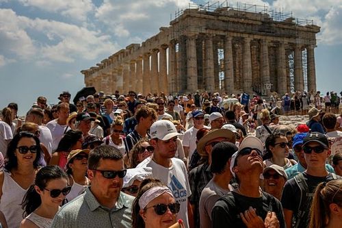Phố cổ Athens 'đau đầu' vì quá tải du khách